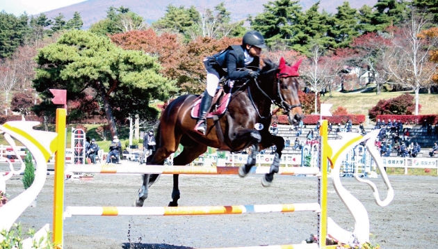 人馬一体 馬術部が全日本学生馬術大会で準優勝