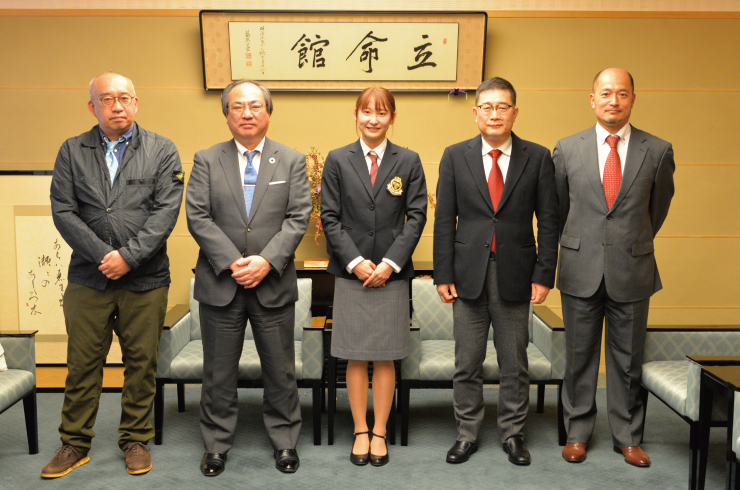 左：三木康詩陸上競技部OB・OG会幹事長、右：杉村憲一女子陸上競技部監督