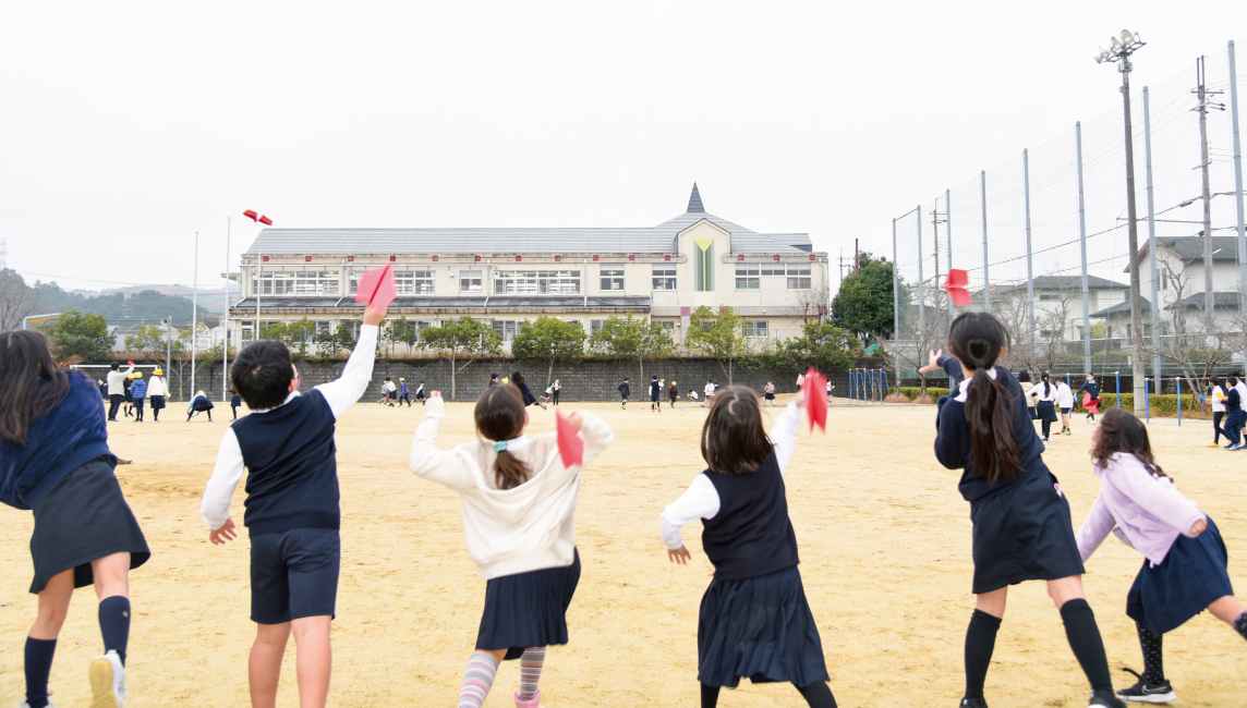 飛行機研究会が小学校で特別授業を実施