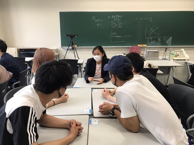 関ゼミと経済学研究科MPEDコースの大学院生との交流会が開催されました。