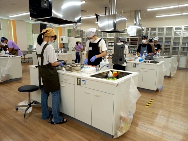 備蓄食品のアルファ米を使った試食会を実施しました。