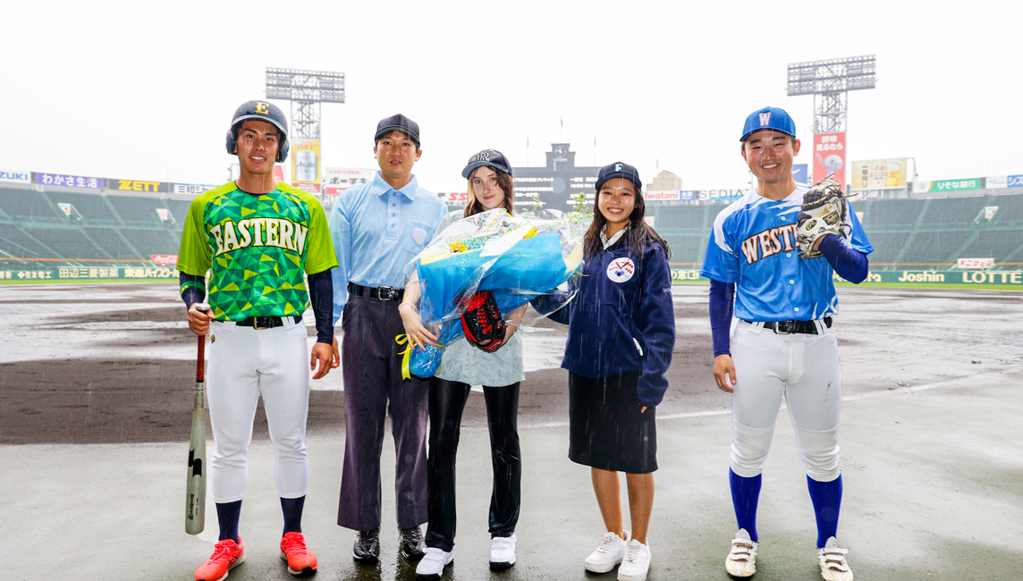 ウクライナからの留学生が甲子園で始球式