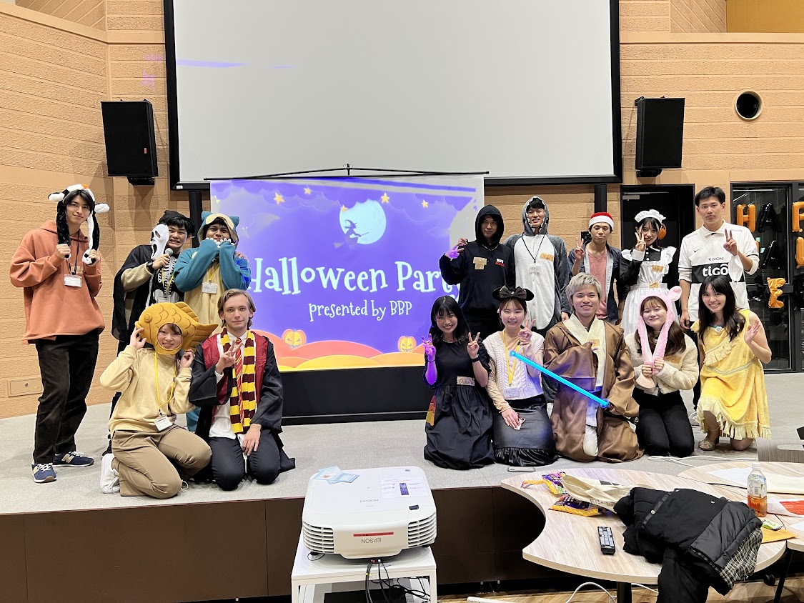 ハロウィンイベント　仮装した人の集合写真