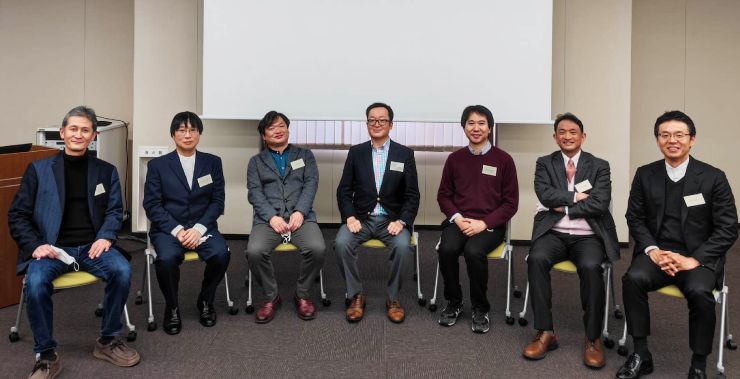 シンポジウムに登壇した東原先生、小早川先生、和田先生、稲見先生、鳴海先生、持丸先生、石川先生（左から）
