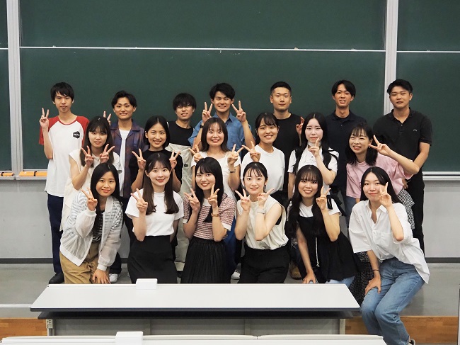 【寺脇ゼミで「演習II」の研究成果報告会を開催しました】