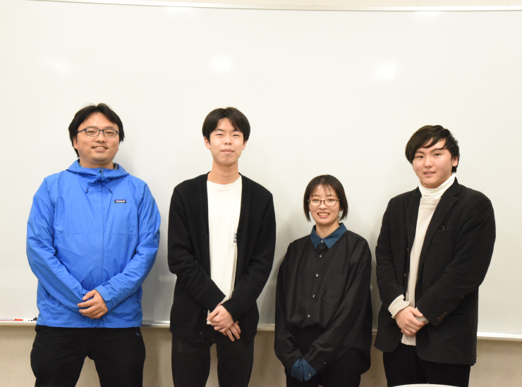 インタビューに答えてくれた永野聡准教授（写真左）と学生たち