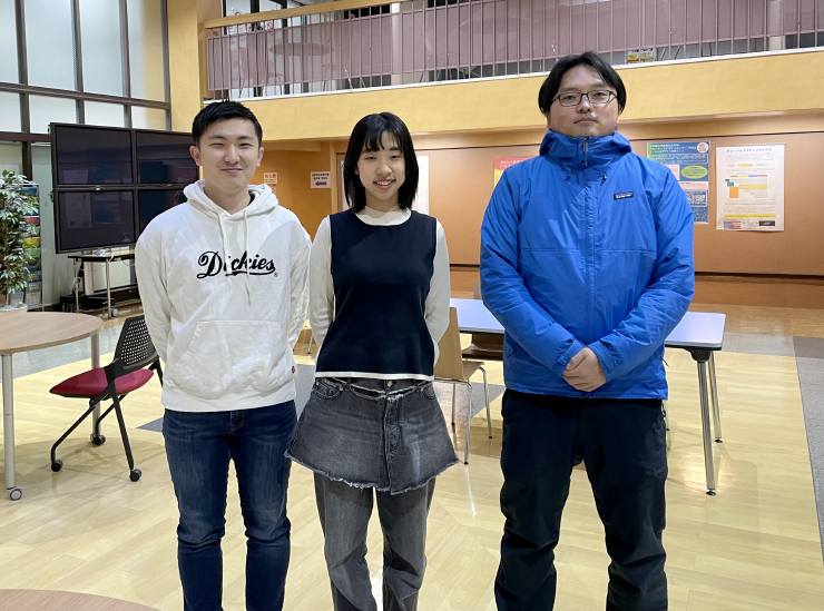 左から、伊藤さん、石野さん、永野聡准教授