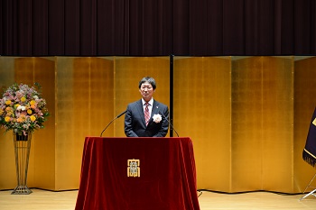 伊坂忠夫副学長
