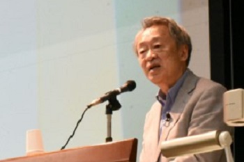 学生に熱く語りかける池上彰氏