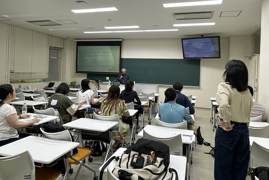 吉林大学東北アジア学院の学生が経済学部を訪問しました