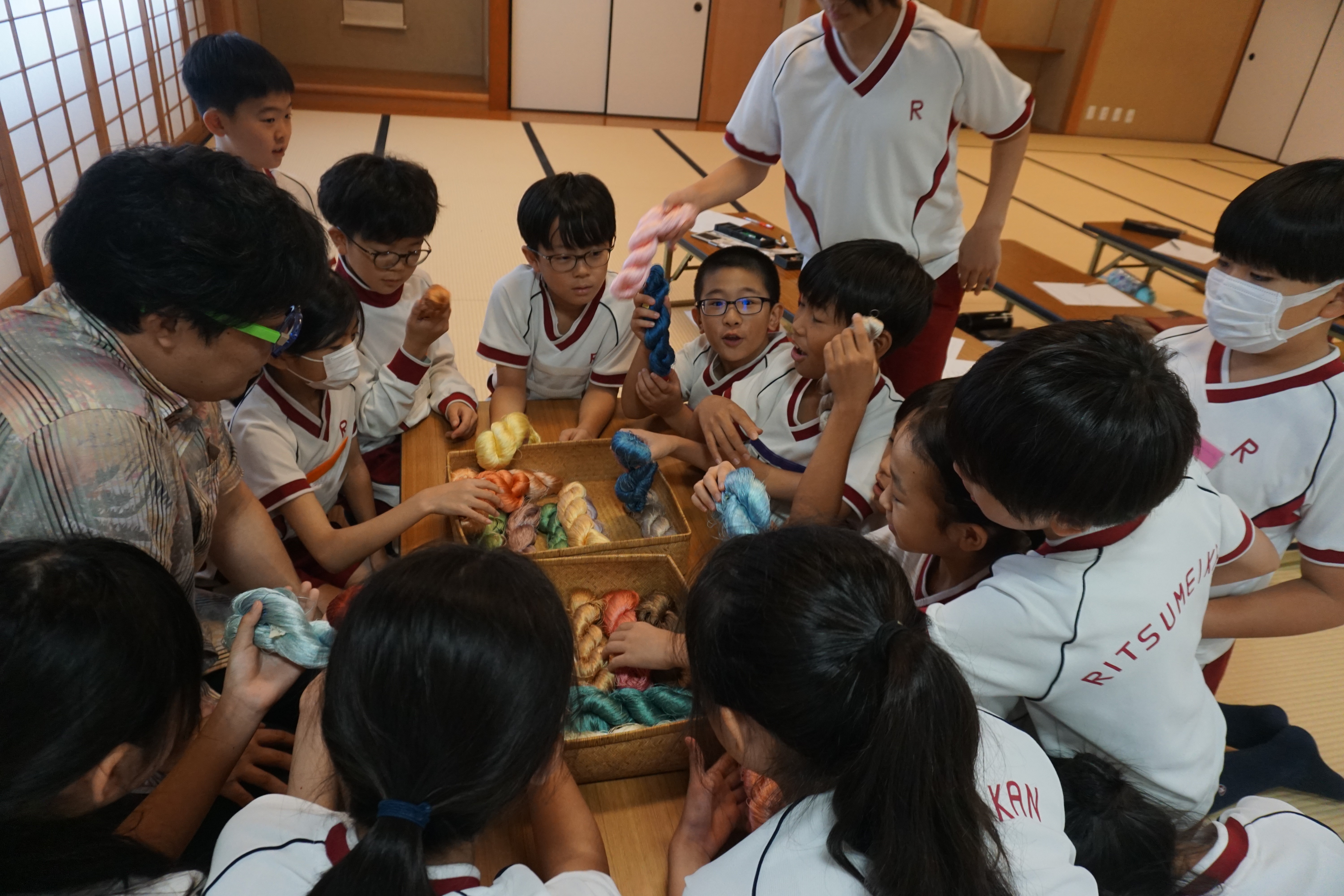5年 「ひみつの色の教室」染色体験 | ラーニングトピックス | 立命館小学校