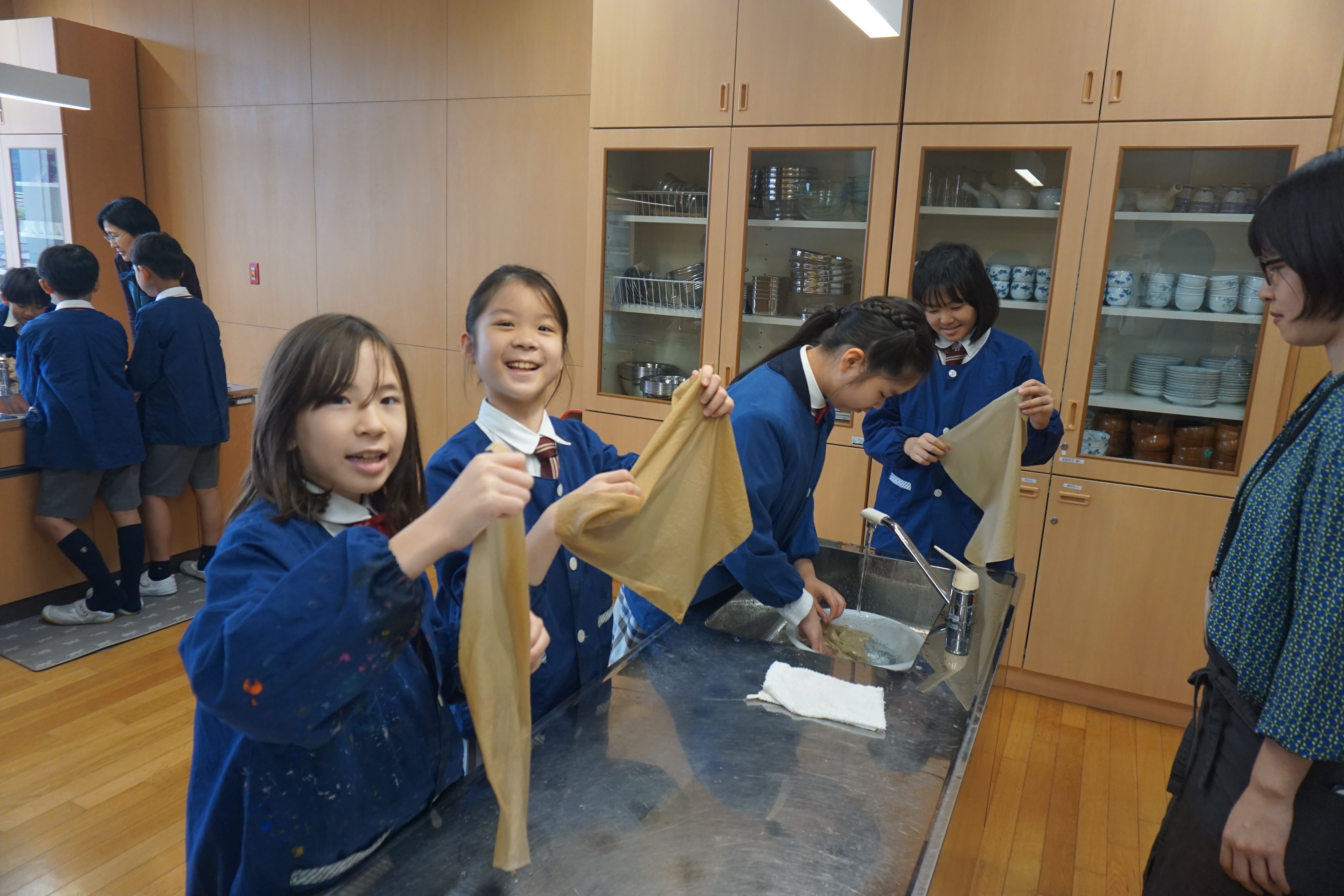 5年 「ひみつの色の教室」染色体験 | ラーニングトピックス | 立命館小学校