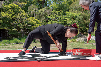 金澤翔子さんによる席上揮毫