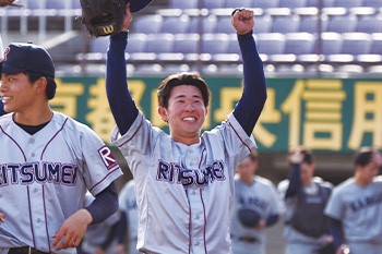 写真中央：主将・川本大雅選手（食マネジメント学部4回生）