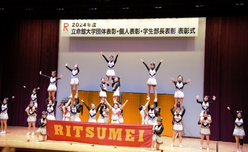 応援団によるパフォーマンス