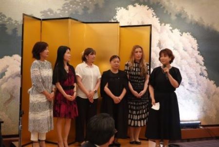 20250613新旧運営委員会と教職員の懇親会