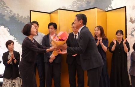 20250613新旧運営委員会と教職員の懇親会