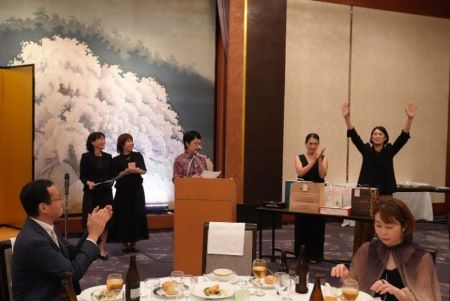 20250613新旧運営委員会と教職員の懇親会