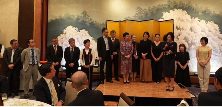 20250613新旧運営委員会と教職員の懇親会