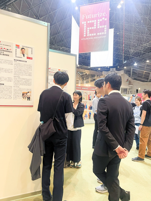 立命館TanQパークでのポスター展示の様子2