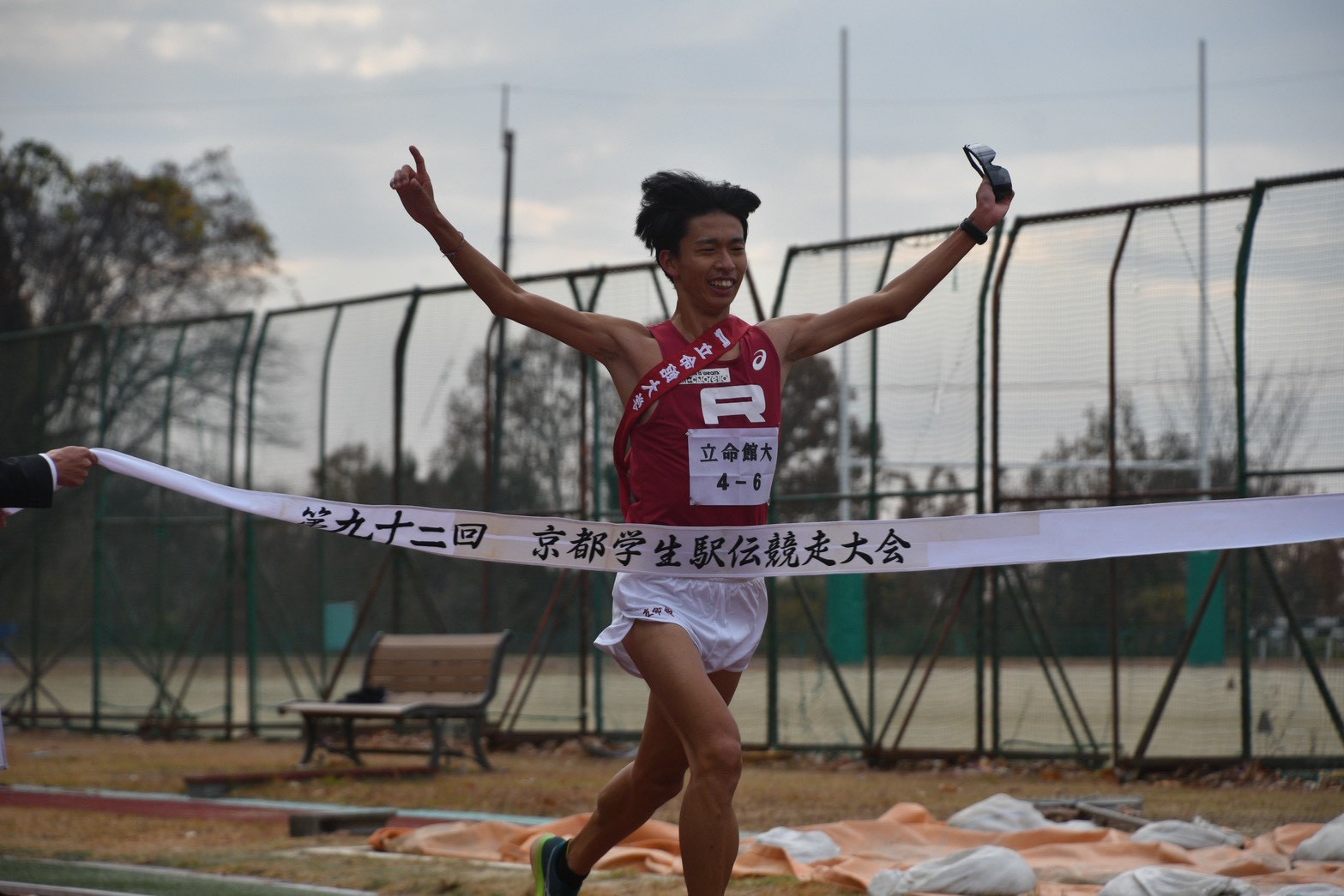 ゴールテープを切る柏木優希選手  