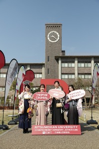 2025年度卒業式Rモニュメント衣笠