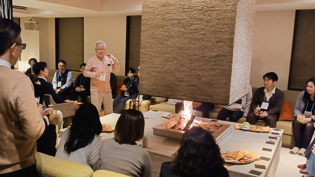 懇親会 野口副学長発声による乾杯の様子