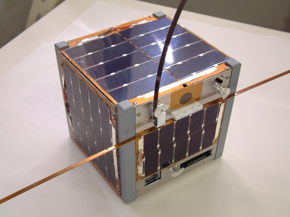 世界初の１ｋｇ衛星ＸＩ－ＩＶ