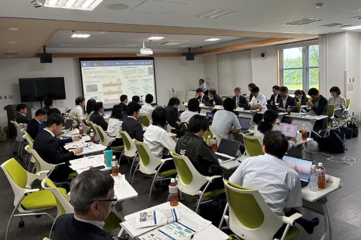進捗報告会の様子