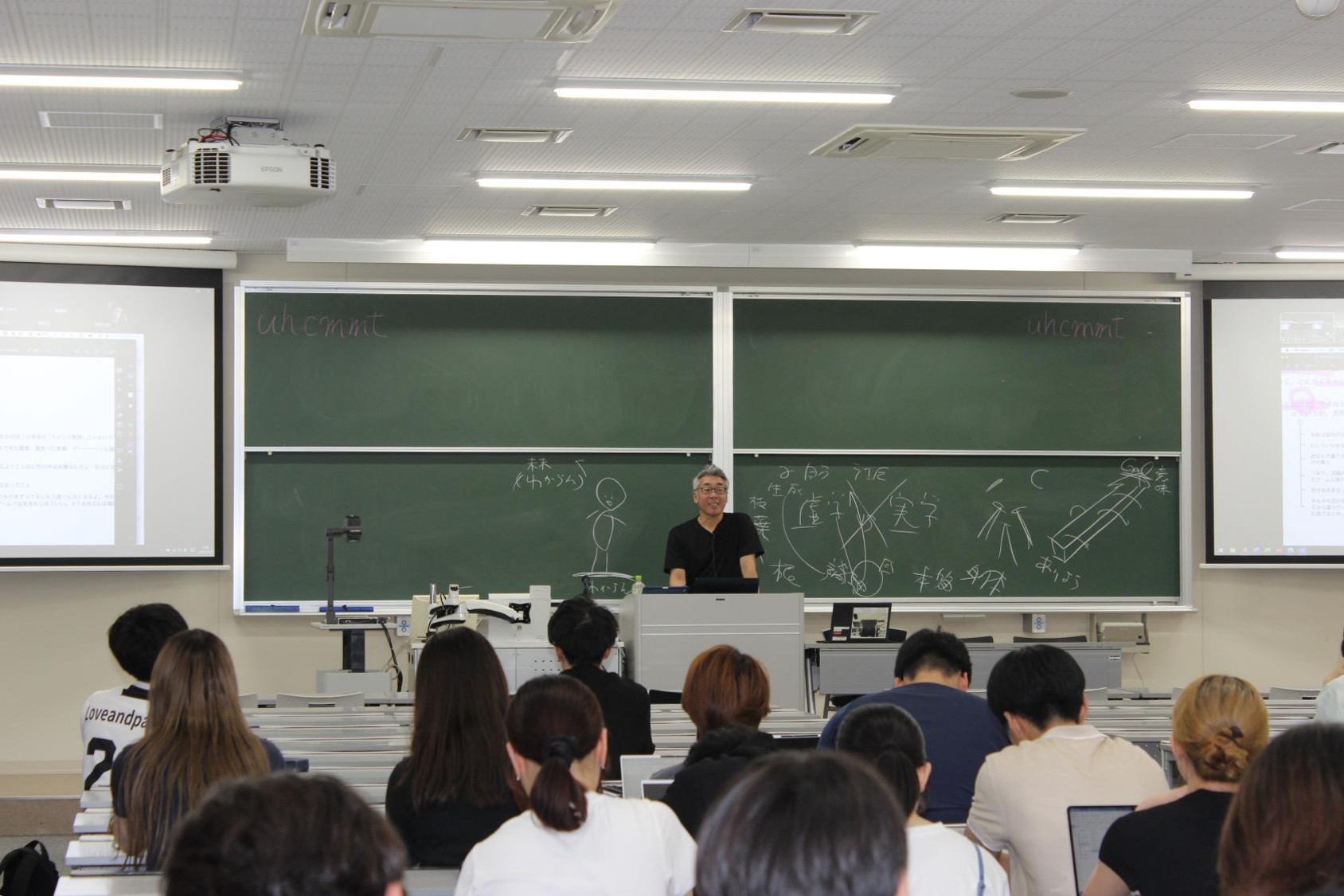 受講生が参加する特別講義の様子