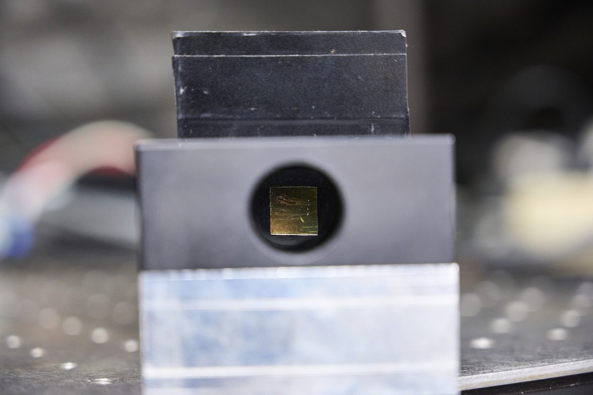 A sample holder for luminescence measurements