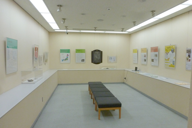 茨木市非核平和展　展示の様子