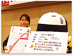 「R」と「りっくるん」とのコラボ商品