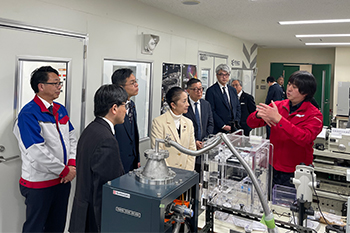 衆議院議員・文部科学省局長が本学を視察