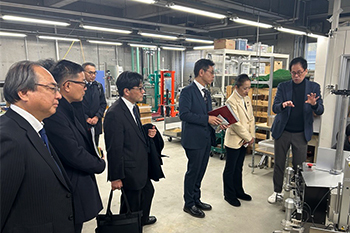 衆議院議員・文部科学省局長が本学を視察