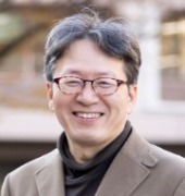 センター長 松田亮三