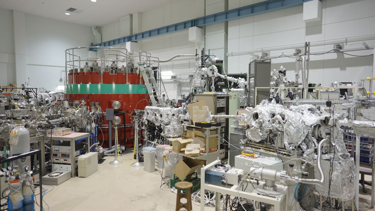 本プロジェクトでは、立命館大学BKCの放射光施設「SRセンター」における最先端量子ビーム解析が、最大限活用される。