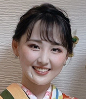 鈴木梨花 (B4)