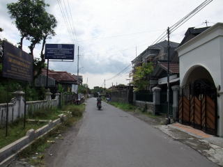 中学校前の道路