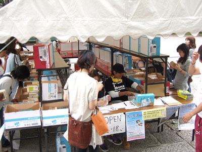 さんしゃの本屋さんに訪れる学生たち