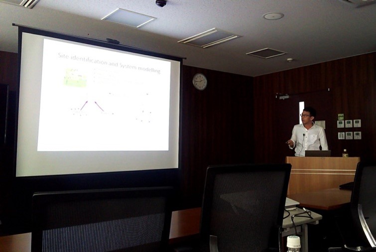On the second day, we have seminar by researchers and undergraduate students in Kyushu university.